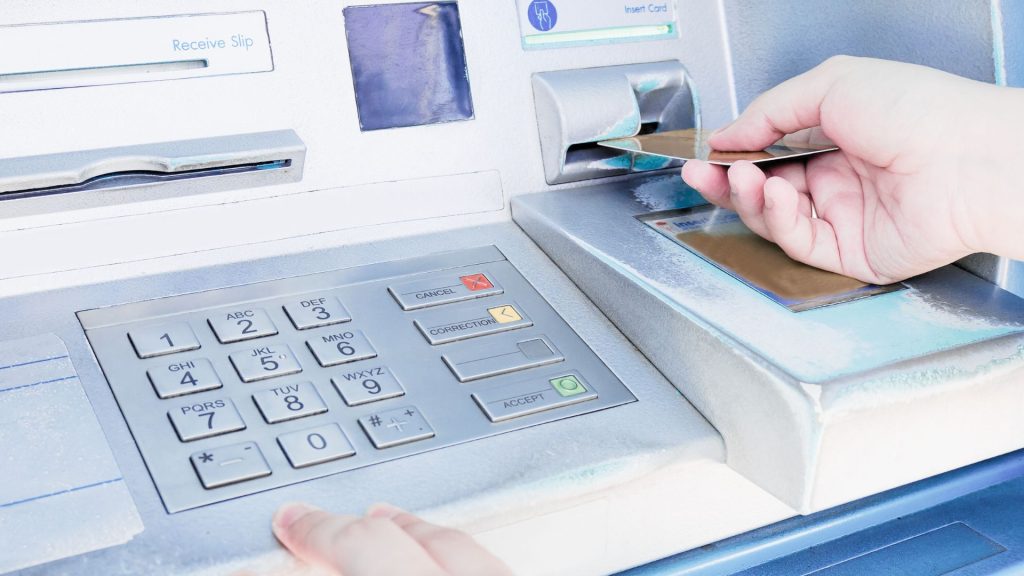 信用卡預借現金是什麼？額度與利息怎麼算? 預借現金會影響信用嗎?