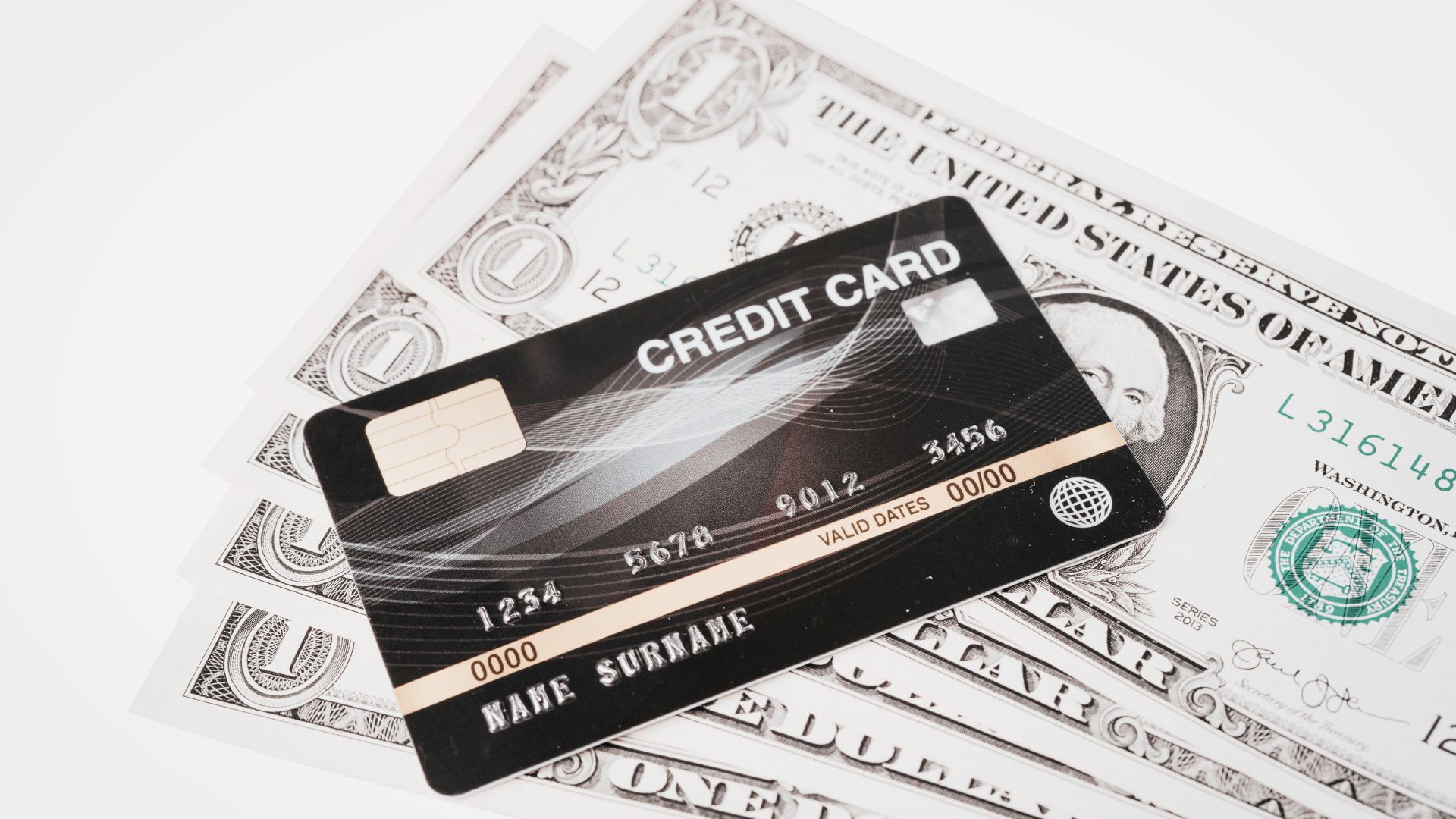 信用卡預借現金是什麼？跟信貸差別？預借現金的利息、額度、手續費多少?