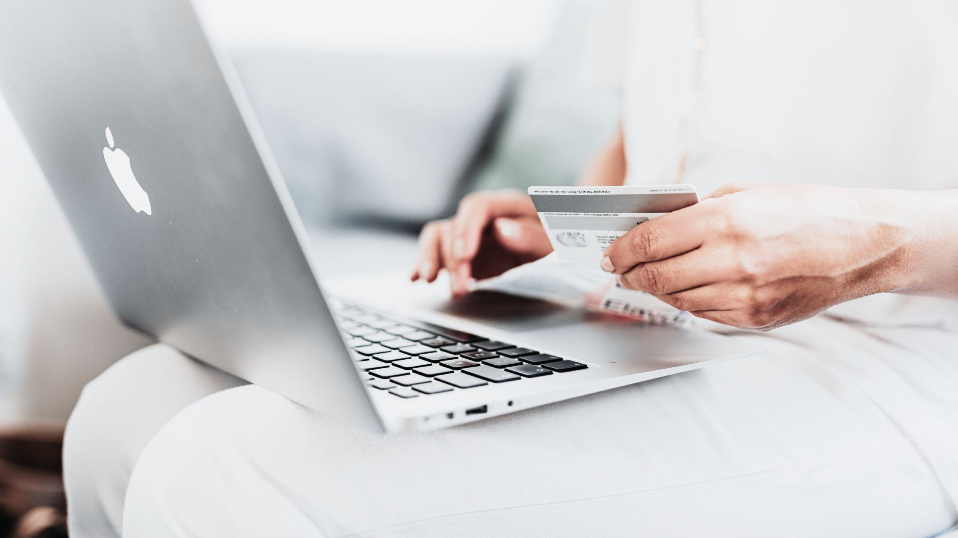 信用卡遲繳會被停卡嗎？遲繳一天、一個禮拜與一個月後果與違約金多少錢?