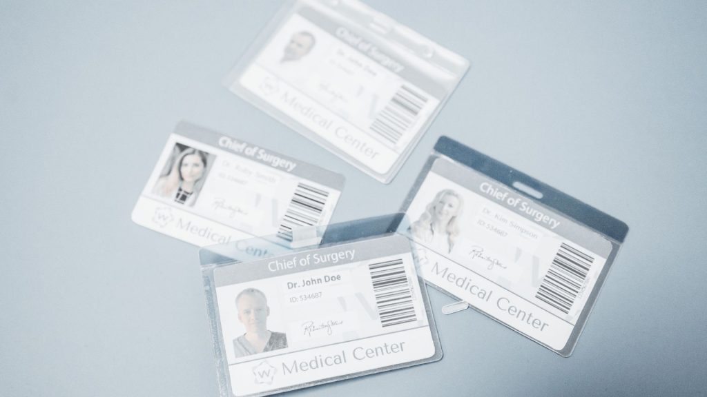 證件小額借款是什麼？合法嗎?用證件借款要注意什麼與風險?