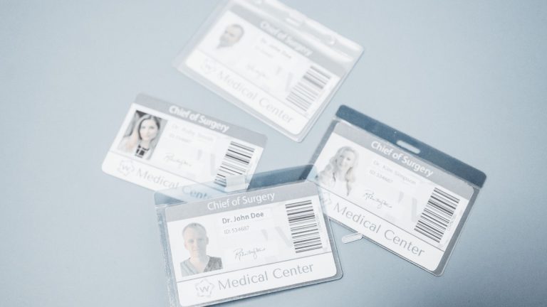 證件小額借款是什麼？合法嗎?用證件借款要注意什麼與風險?