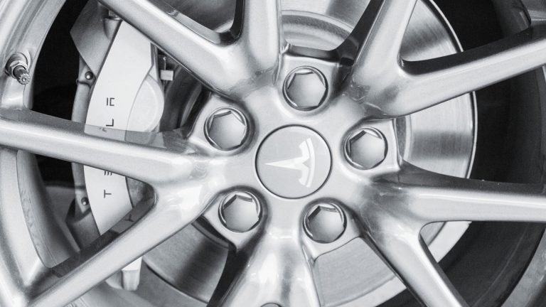 特斯拉 Model Y台灣價格多少錢？2026 model y二手價格、規格與評價