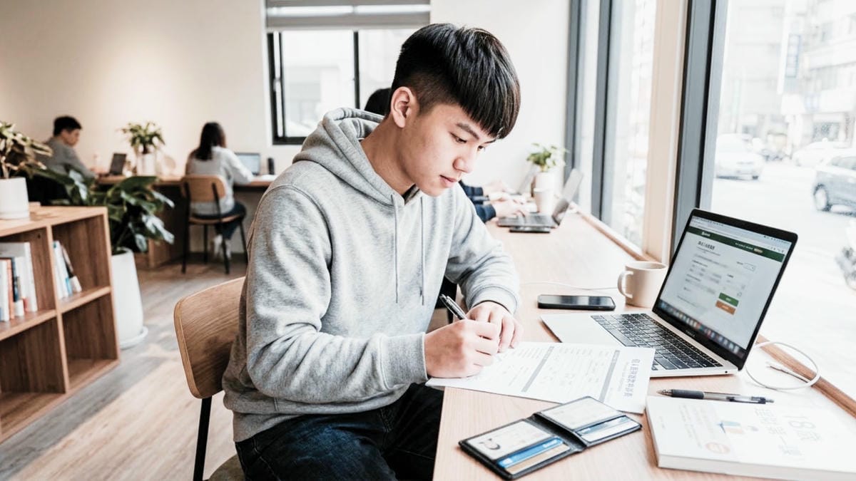 18歲可以貸款嗎？年輕族群貸款額度、申請條件與免保人辦法有哪些?